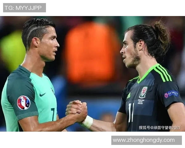 足球明星同框瞬间回顾精彩瞬间展现球场魅力与友谊的合照时刻