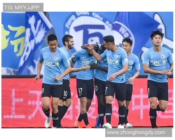 足球明星官宣新赛季加盟消息引发球迷热议与期待